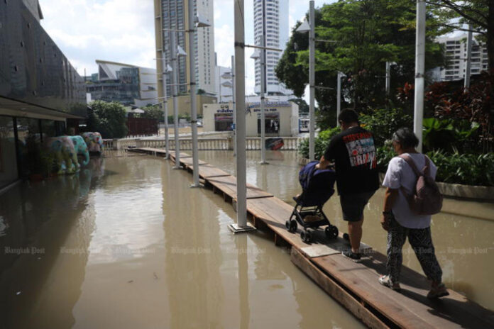 Bangkok Prepares for High Tides and Flood Risks Along Chao Phraya River