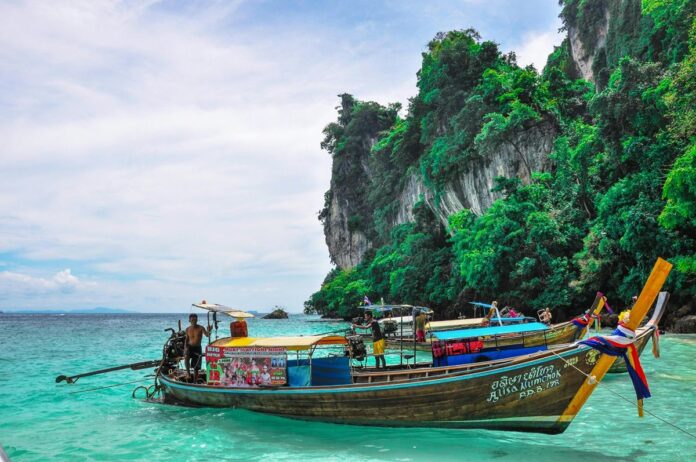 Thailand Reduces Visa-Free Stay for British Tourists Amid Crime Concerns