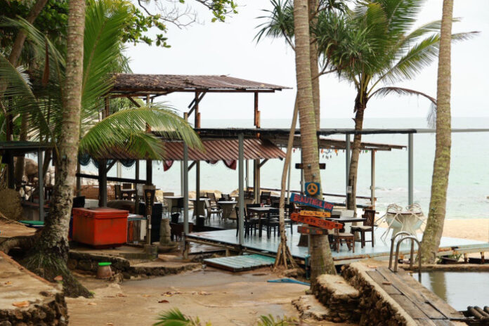 Nui Beach Businesses Face Demolition Deadline from Authorities