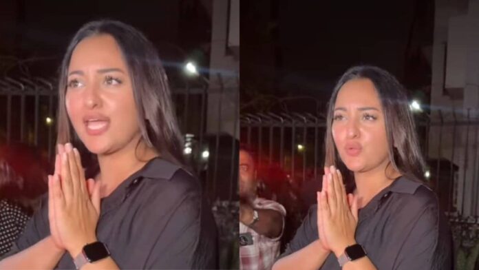 Sonakshi Sinha Confronts Paparazzi After Dinner Outing