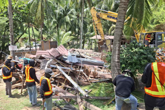 Demolition of Illegal Structures Begins at Phuket's Hat Nui Beach