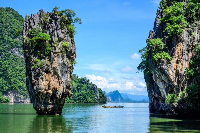 Tourism Surge for James Bond Island Kayaking Ahead of Maya Bay Closure