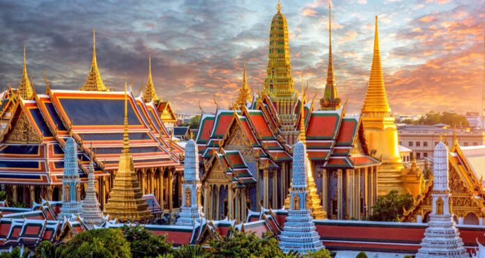 Comparing Thailand Travel Packages: Thrillophilia, MakeMyTrip, and Veena World