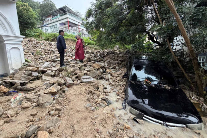Severe Flooding Affects Bangkok and 20 Provinces, Including Phuket