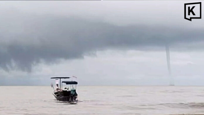 Severe Weather Forces Fishing Boats Ashore in Trang Due to Waterspout